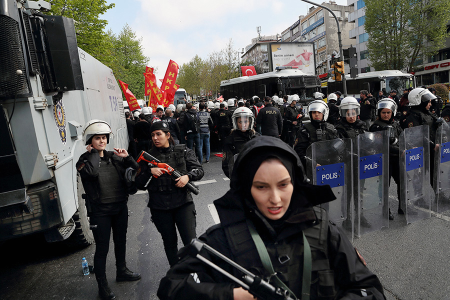 Как прошли первомайские акции по всему миру. Фоторепортаж