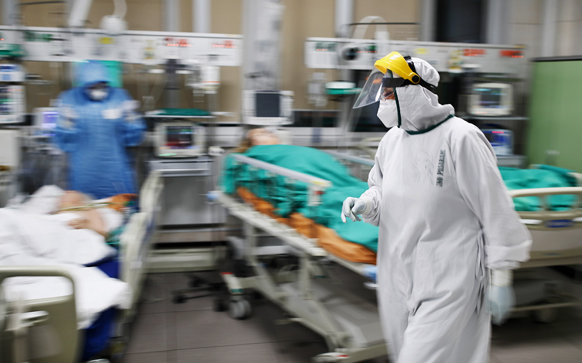 В России второй день подряд зафиксировали рост числа случаев COVID-19