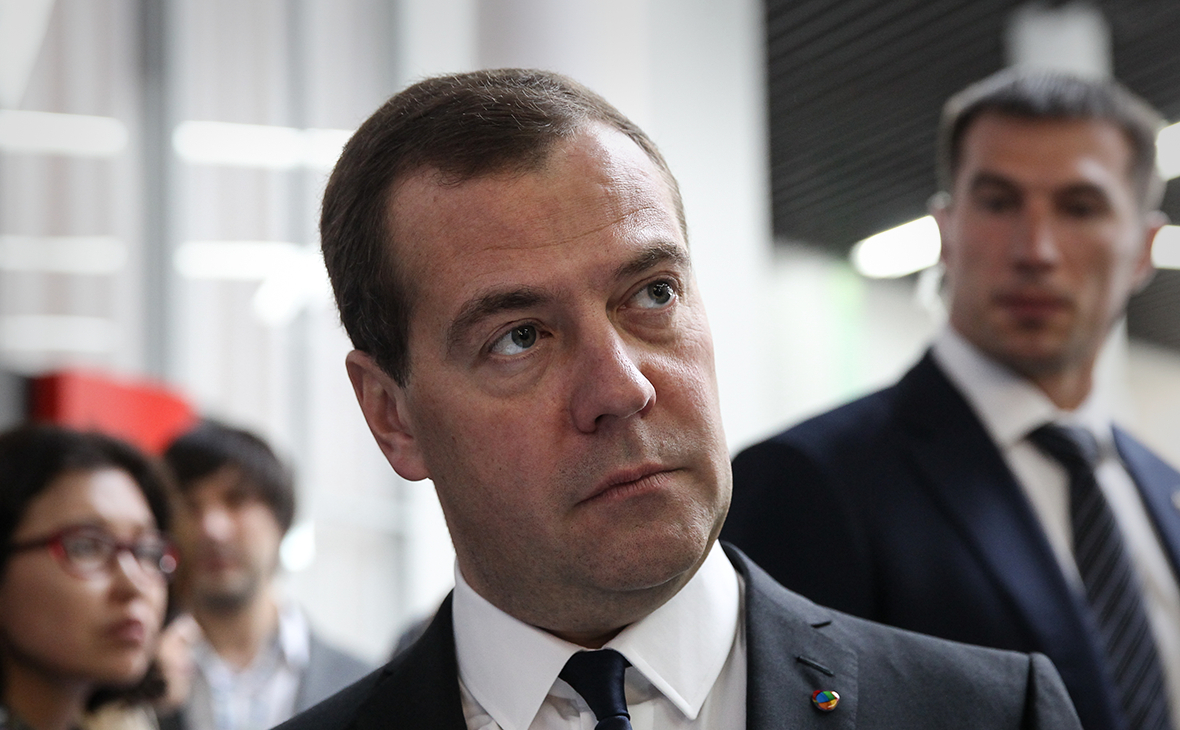 Медведев назвал санкции средством борьбы за мировое лидерство