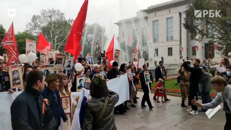 Акция «Бессмертный полк» прошла в российском посольстве в Пекине