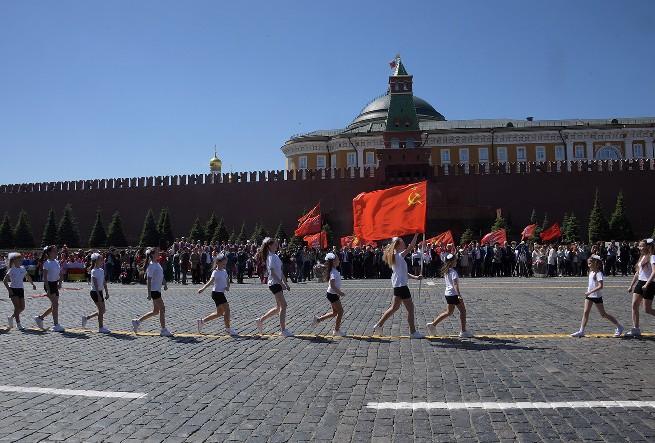 19 мая пионерская. Пионеры на красной площади 2022. Пионеры на красной площади. Пионеры на красной площади 1922. Пионерский парад на красной площади 1967.