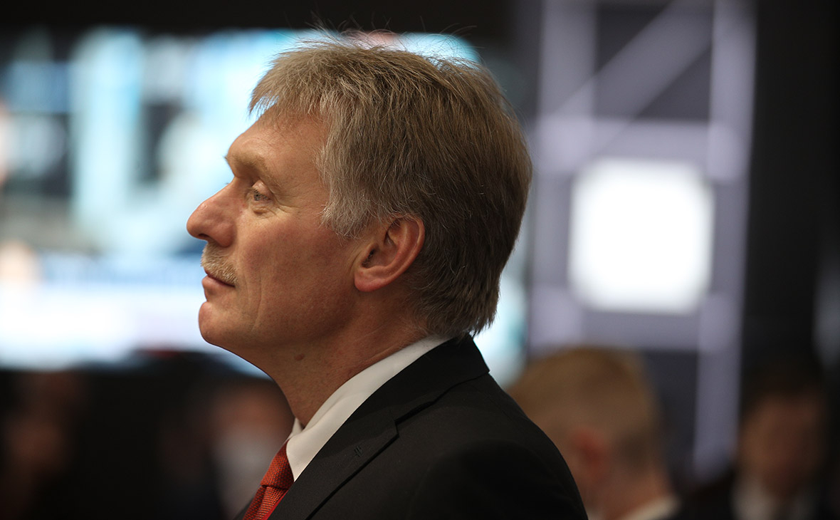 Песков отверг наличие планов о введении военного положения в России