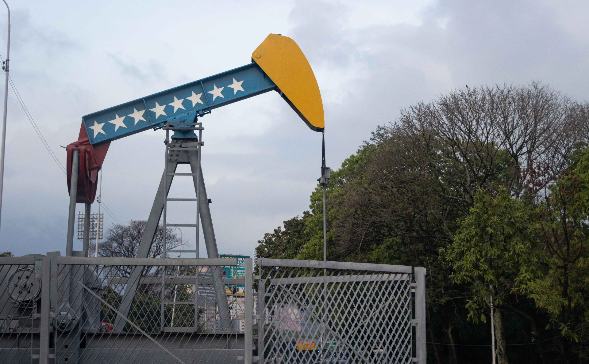 Венесуэла подтвердила снятие санкций США на работу нефтяников в стране