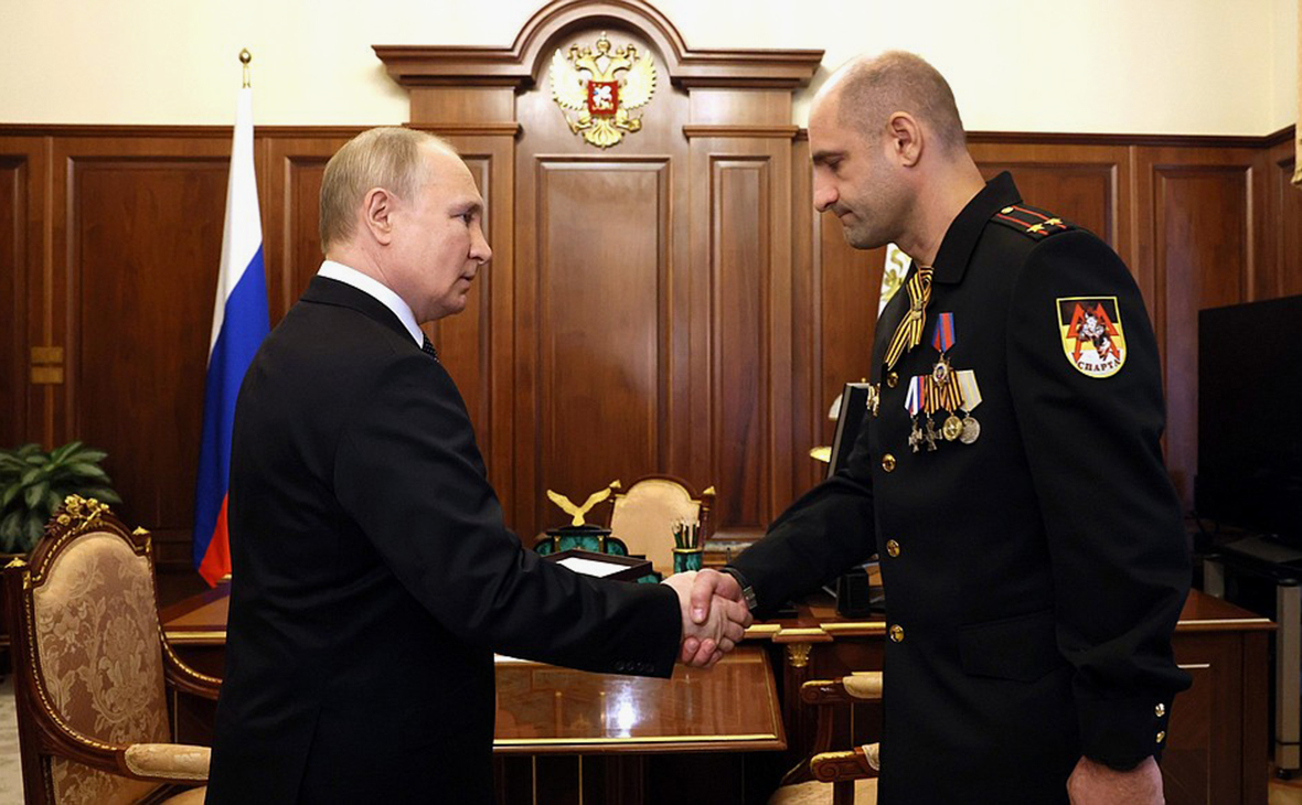 Путин встретился с отцом командира батальона ДНР «Спарта»