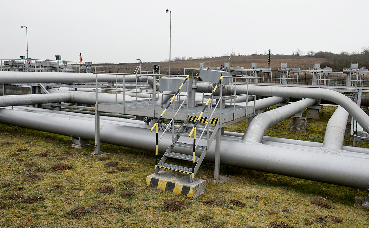 Reuters узнал, что ЕС разрешит Венгрии и Словакии импорт российской нефти