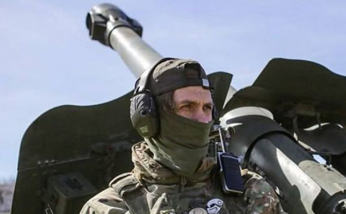 Зеленский в посте про 9 мая разместил фото военного с символикой СС