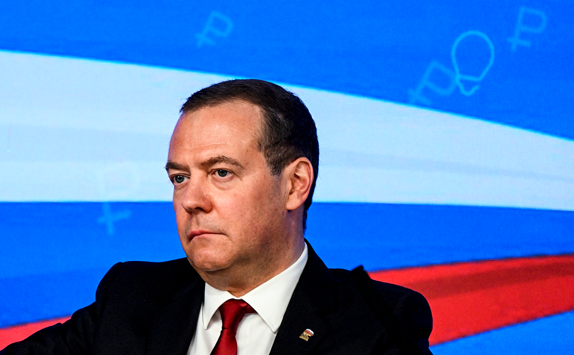 Медведев пригрозил ответом Москвы на использование РСЗО против России
