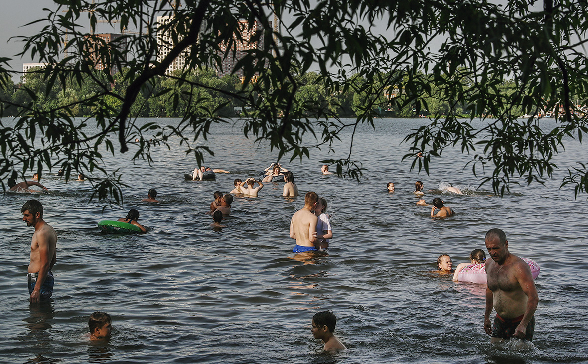 Когда спадет жара в спб. Тропическая жара в Москве. Июнь жара. Тропики жара. Жара спадёт.