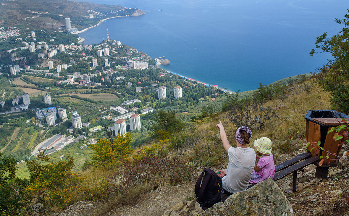 Под Алуштой на территорию санатория сошел сель