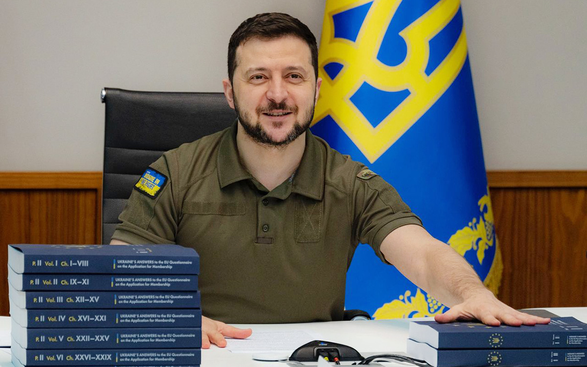 В СВР заявили, что Зеленский «сдает Польше суверенитет Украины»