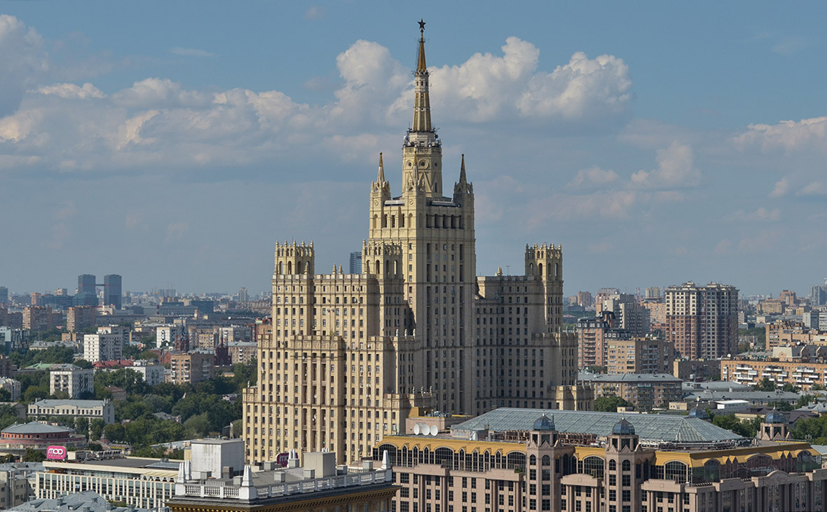 МИД ввел санкции против британских журналистов и командующих ВВС и ВМС