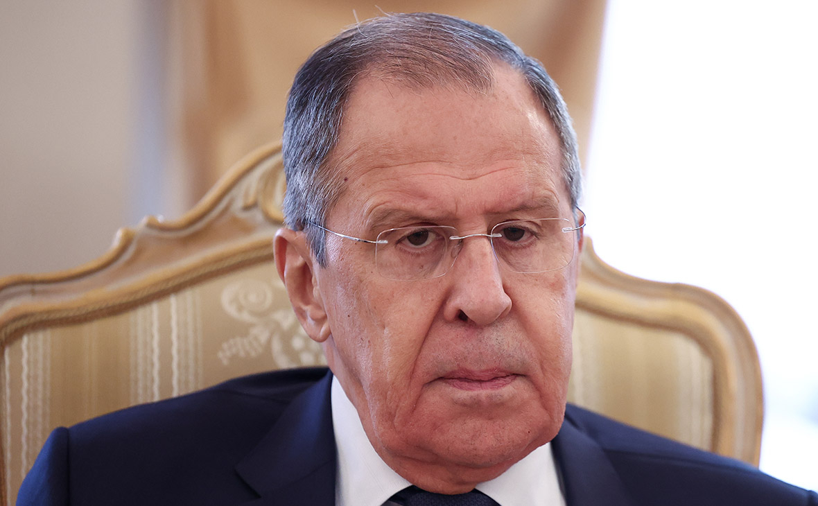 Лавров заявил о невозможности нормальной работы посольства в Болгарии