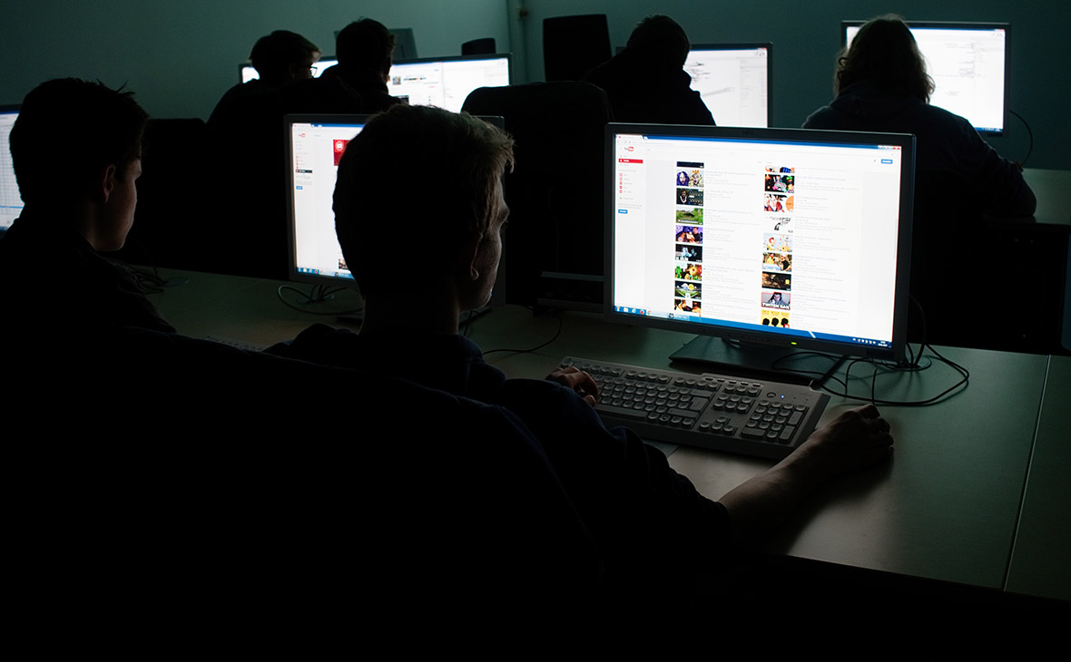 Госдума одобрила признание материалов иноагентов вредными для детей