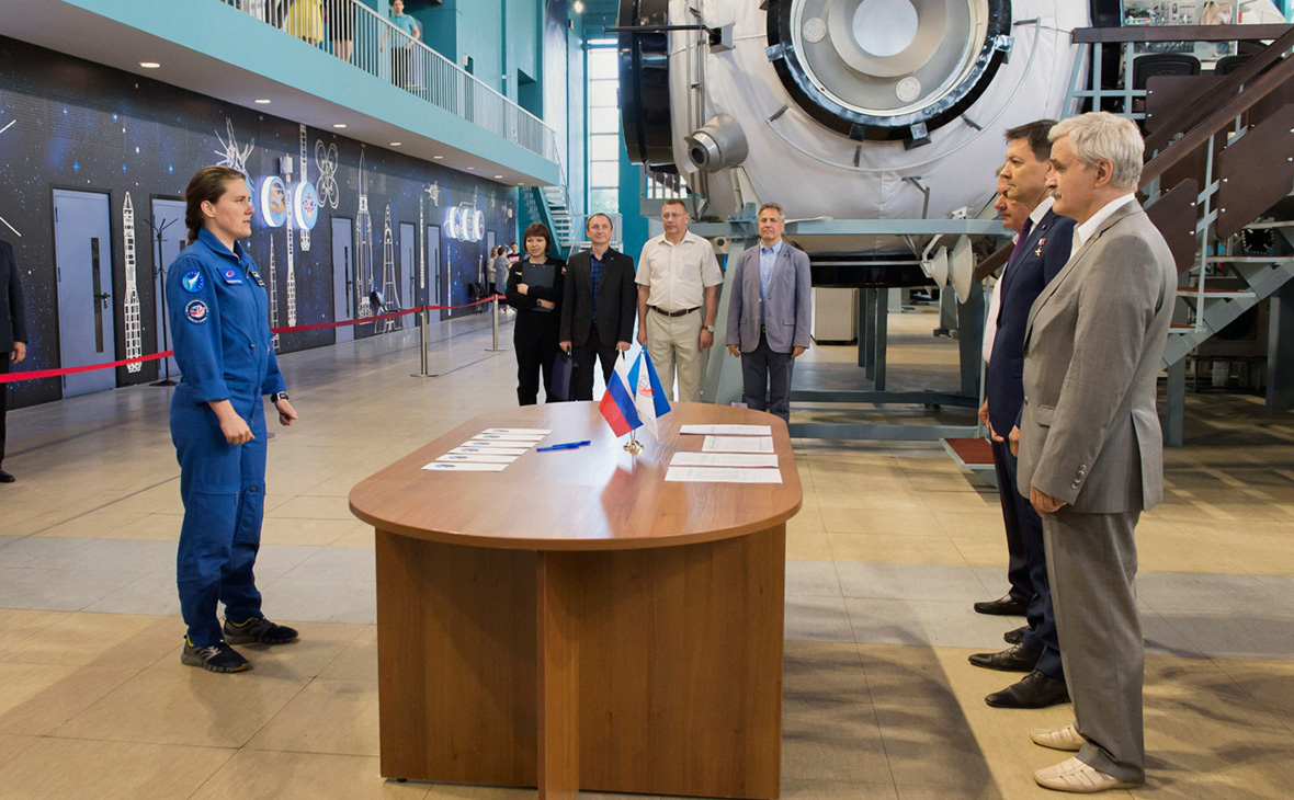 Российские космонавты три раза слетают на МКС на Crew Dragon