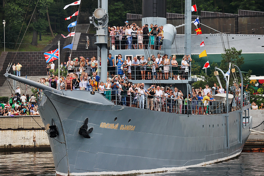  Как прошел главный военно-морской парад в России. Фоторепортаж 
