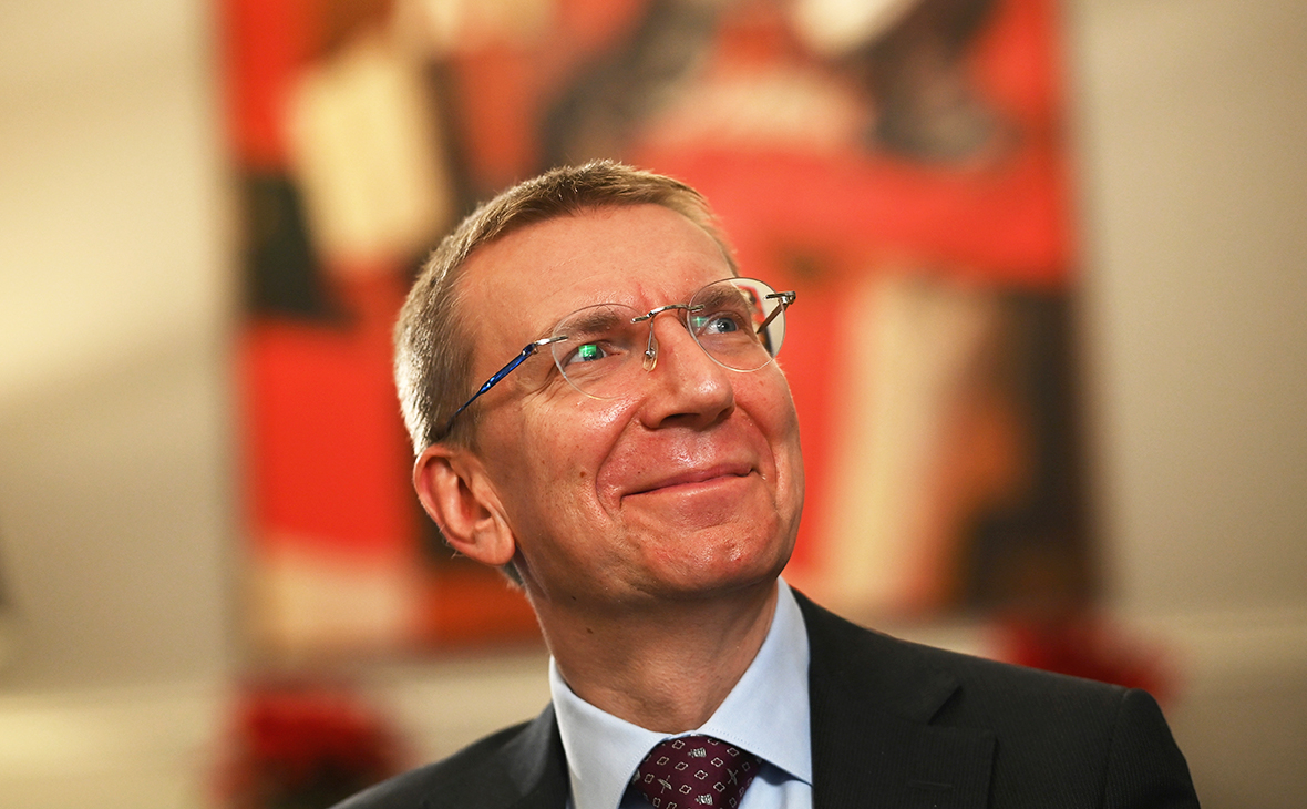 Глава МИД Латвии ответил Захаровой о борще словами «терпи, моя красавица»