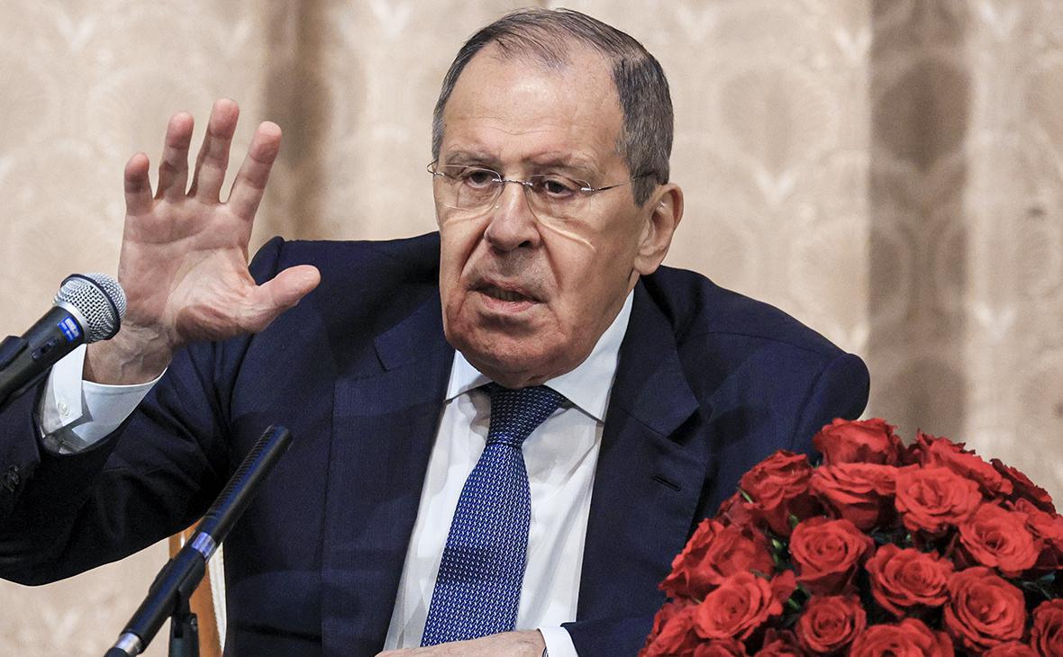 Лавров заявил Блинкену, что оружие для Киева продлевает «агонию режима»