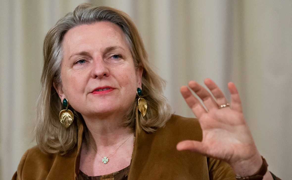 Экс-глава МИД Австрии Кнайсль покинула страну из-за угроз