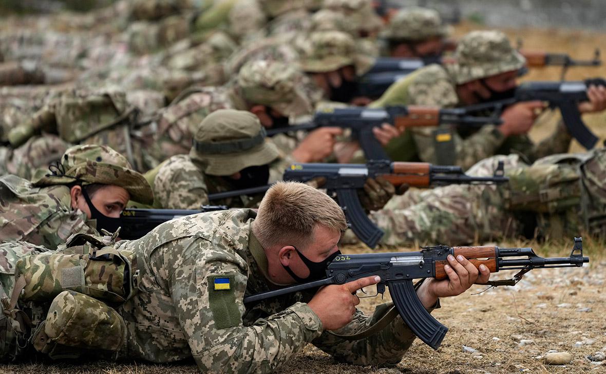 В Киеве предложили ввести обязательную военную подготовку для госслужащих