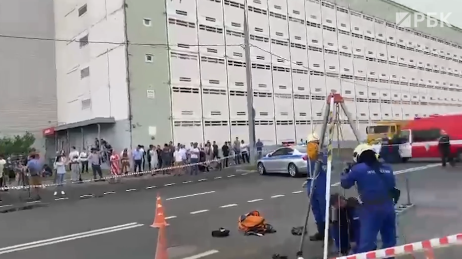 В коллекторе Москвы нашли тело одного из заблокированных рабочих
