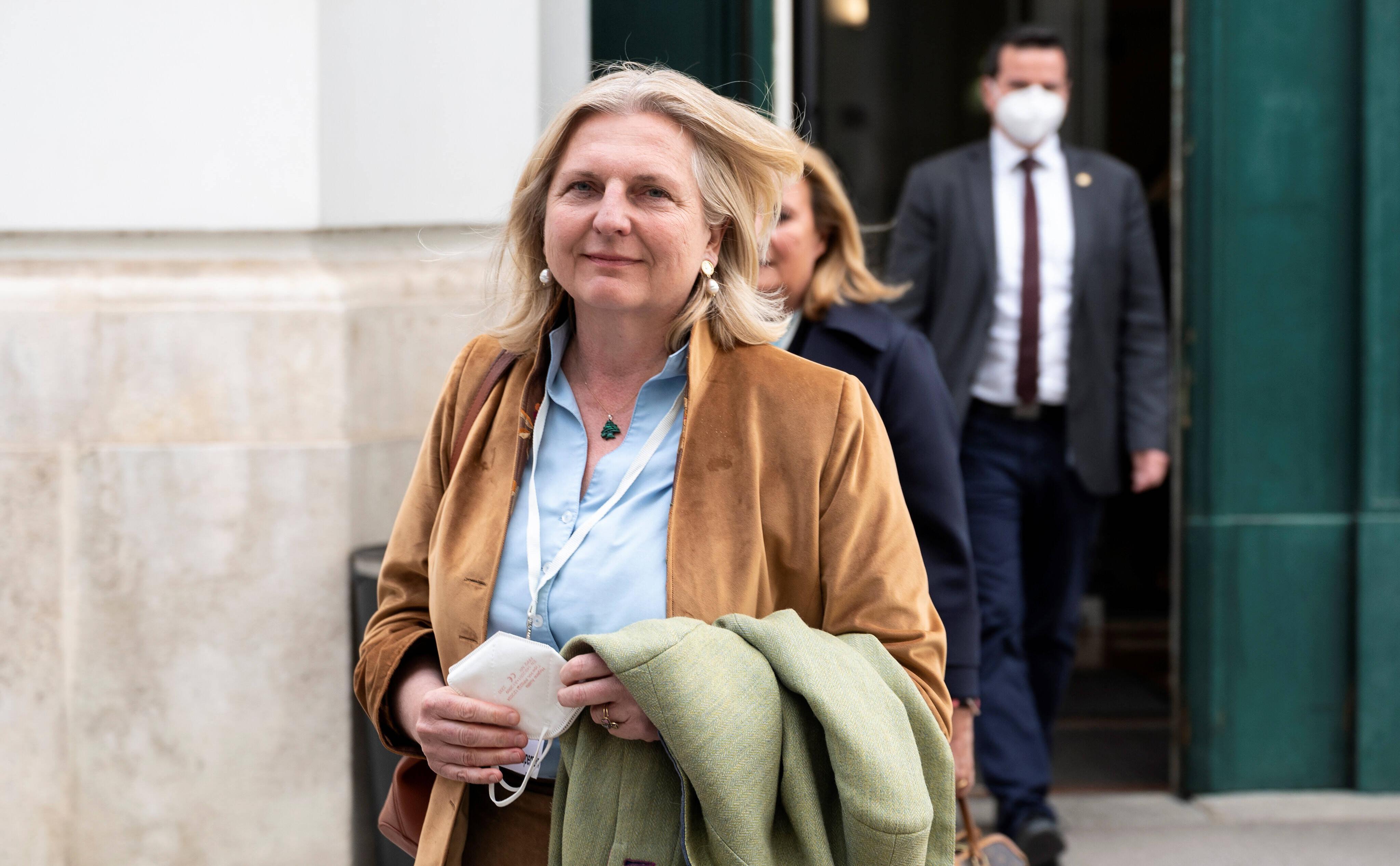  Экс-глава МИД Австрии Кнайсль рассказала об угрозах и переезде в Ливан 