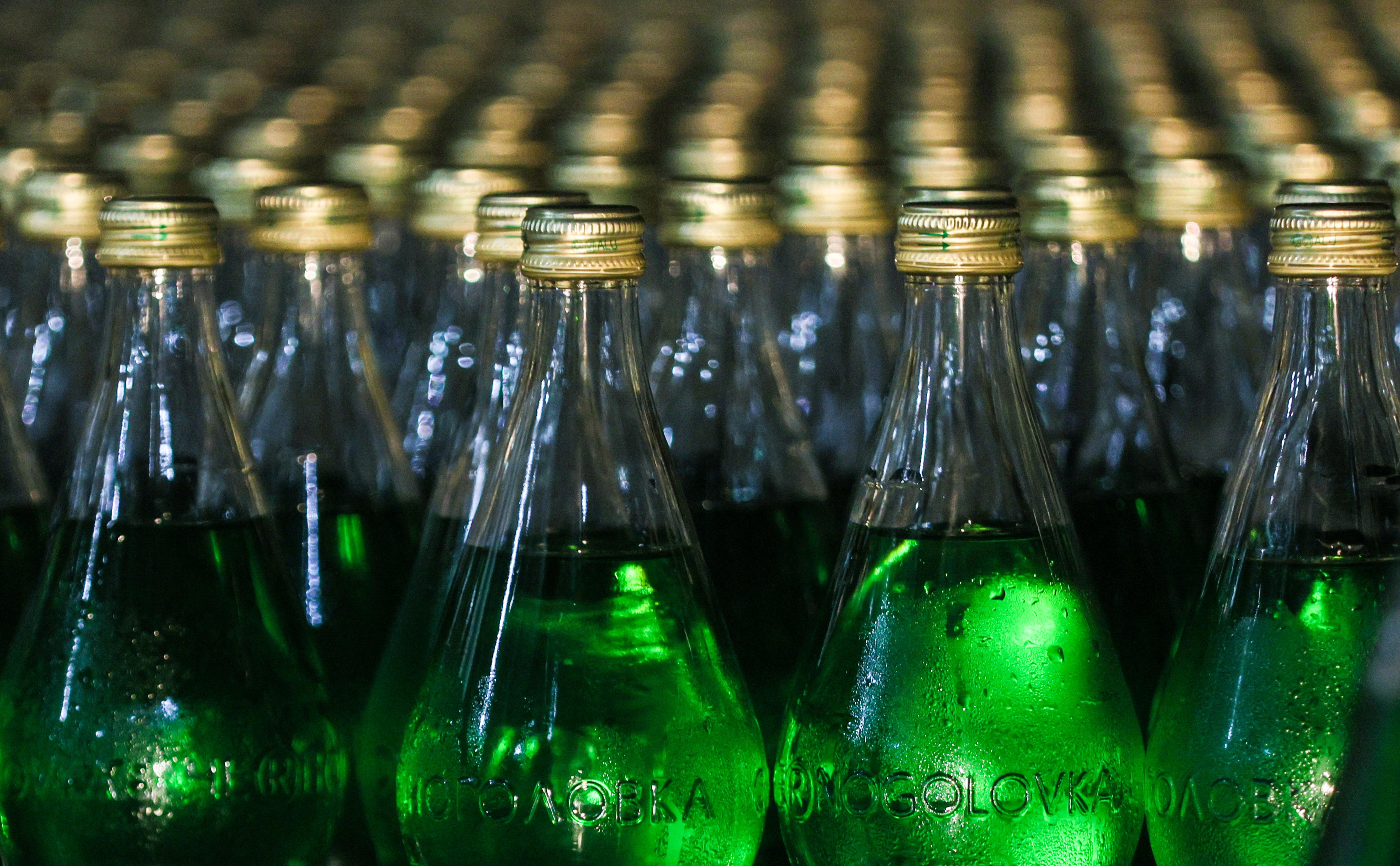 «Россия» заменила на рейсах Coca-Cola и Sprite на «Байкал» и «Тархун»