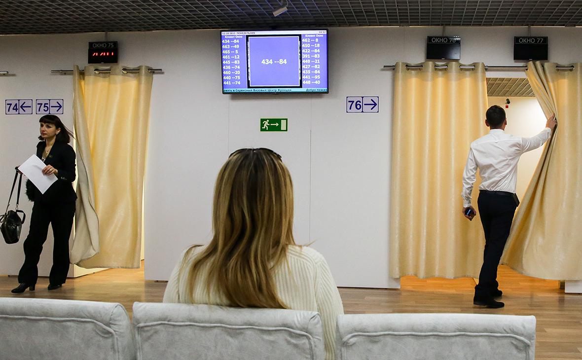 Франция и Германия выступят за продолжение выдачи виз стран ЕС россиянам
