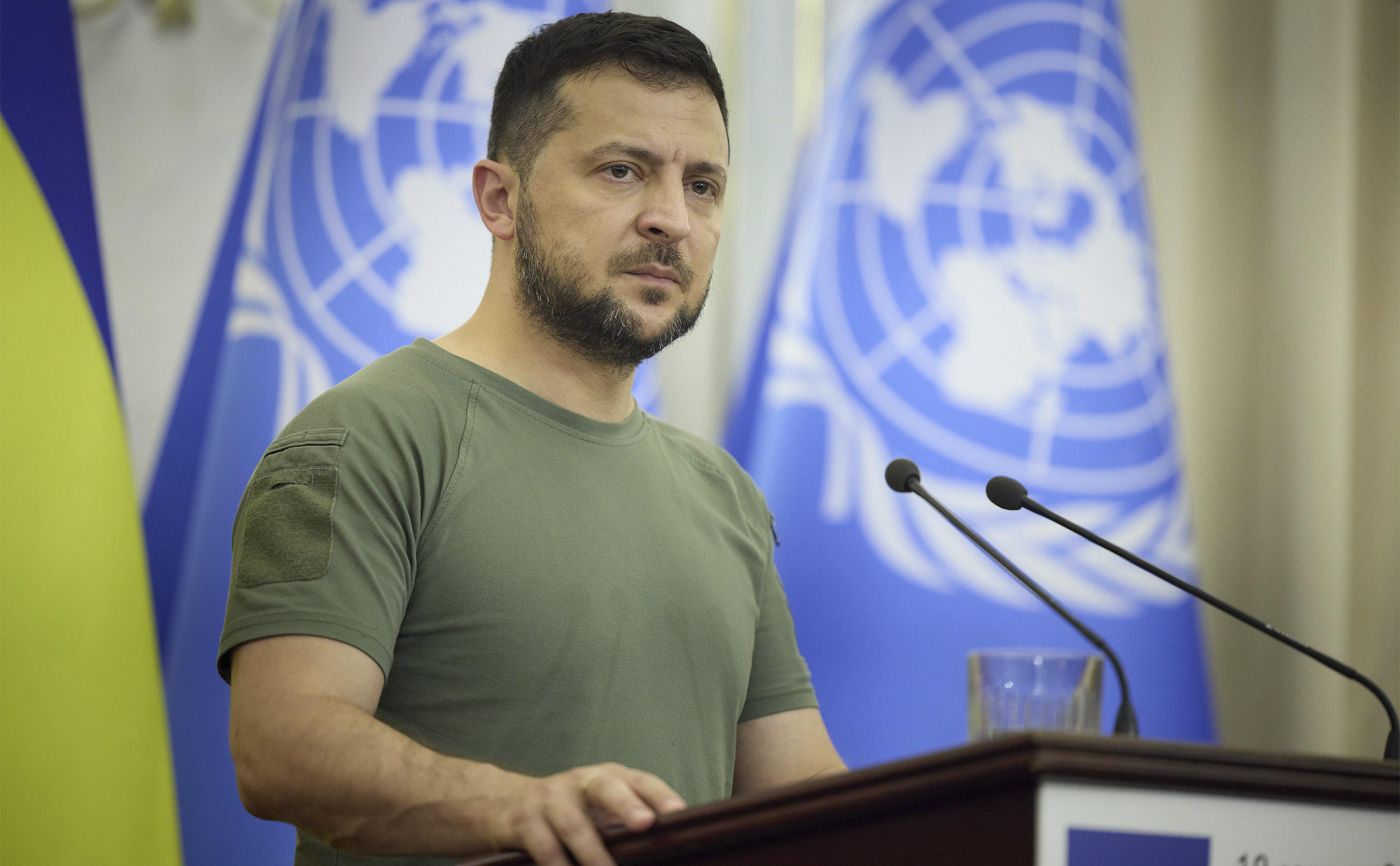  Зеленский опроверг планы переводить главкома ВСУ на другую должность 