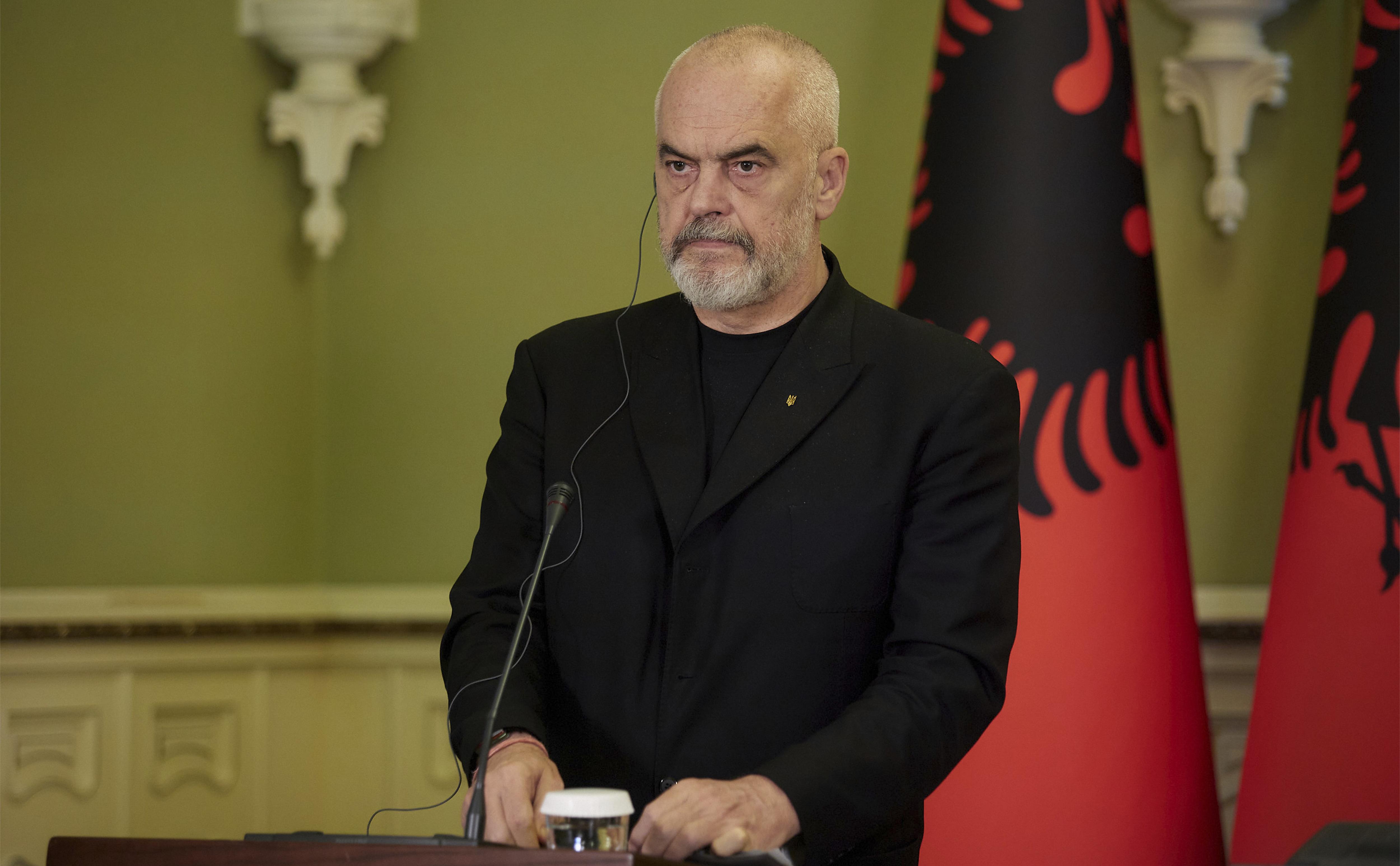  Премьер Албании счел смешными слова о шпионаже после задержания россиян 