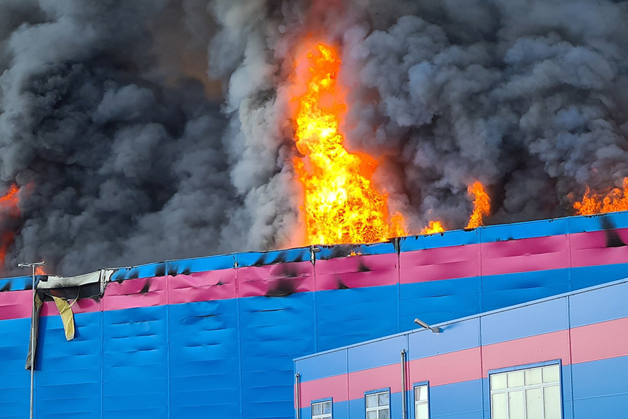 Потушен ли пожар в дюрсо. Склад Озон новая Рига пожар. Пожар на складе Озон. Пожар Озон Истра. Пожар на складе Озон Москва.