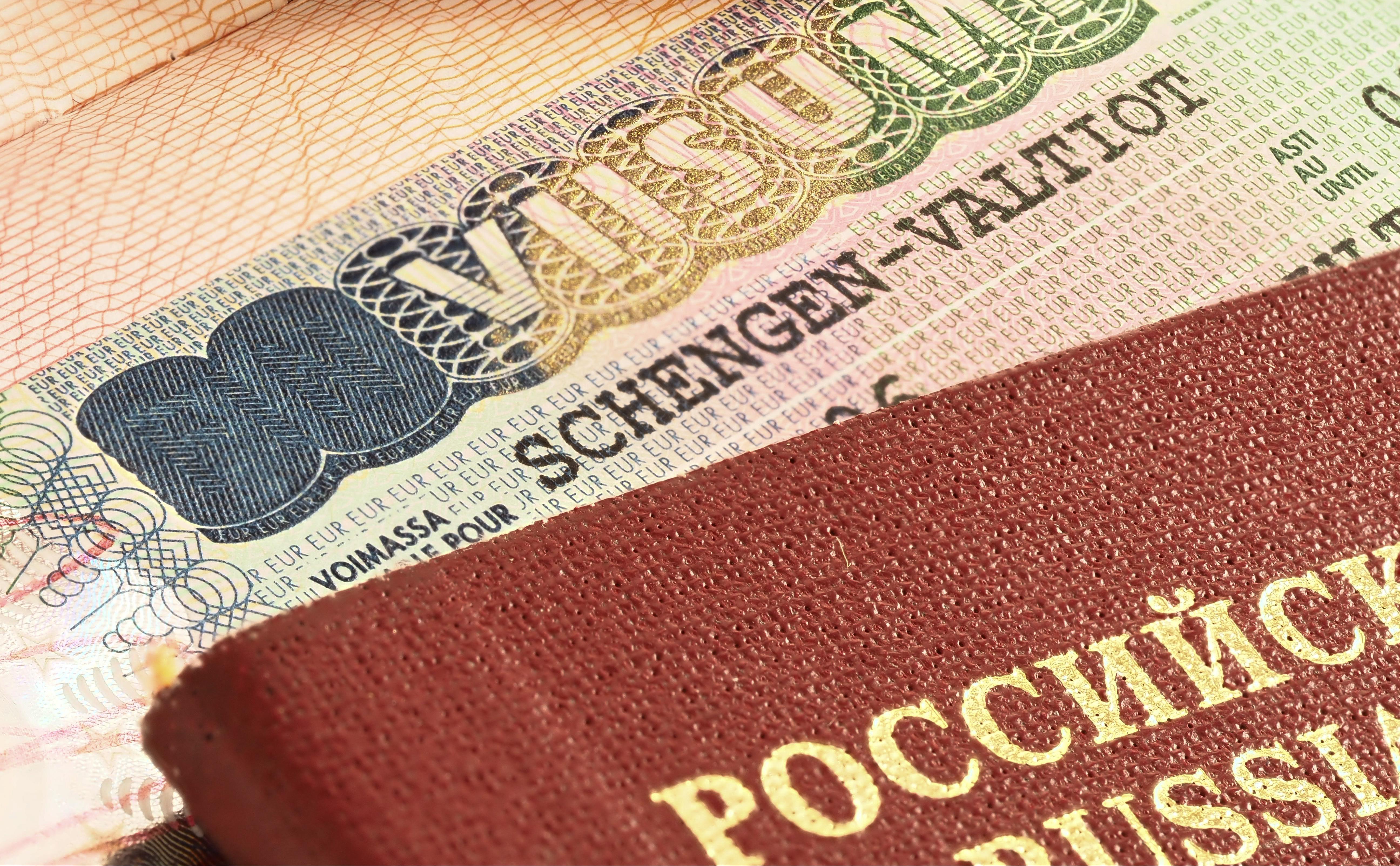  Чехия предложила компромисс по визам стран ЕС для россиян 