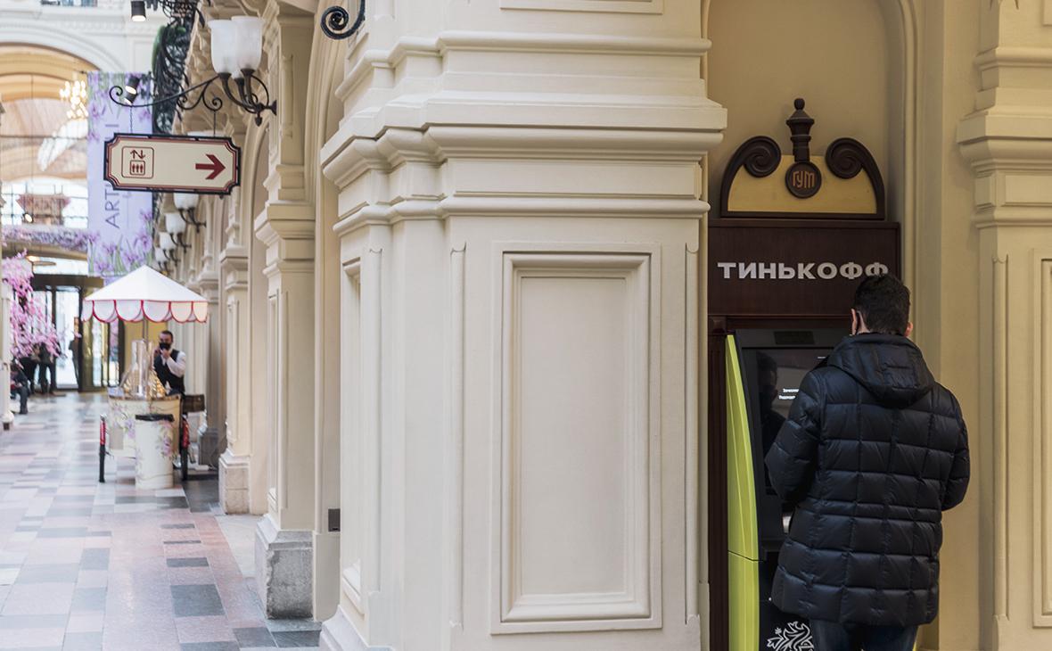 «Тинькофф» ограничил входящие SWIFT-переводы тремя странами