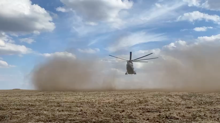 Минобороны показало кадры переброски техники в Харьковскую область