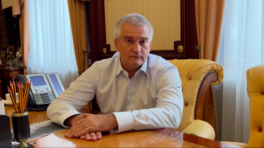 Аксенов предложил наказывать крымчан за проукраинские лозунги и песни