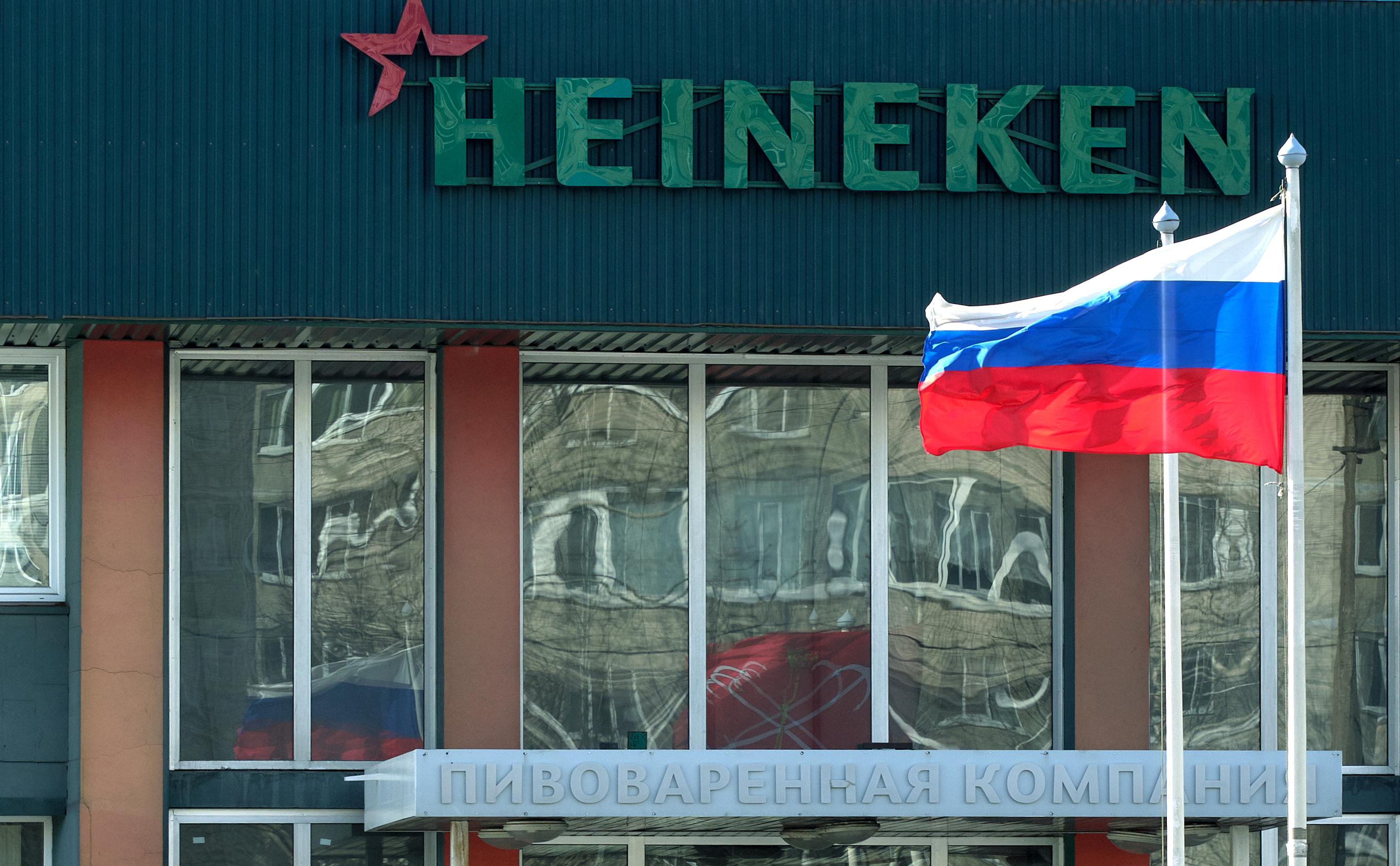  &laquo;Коммерсантъ&raquo; узнал о планах Heineken выпустить конкурента Coca-Cola 