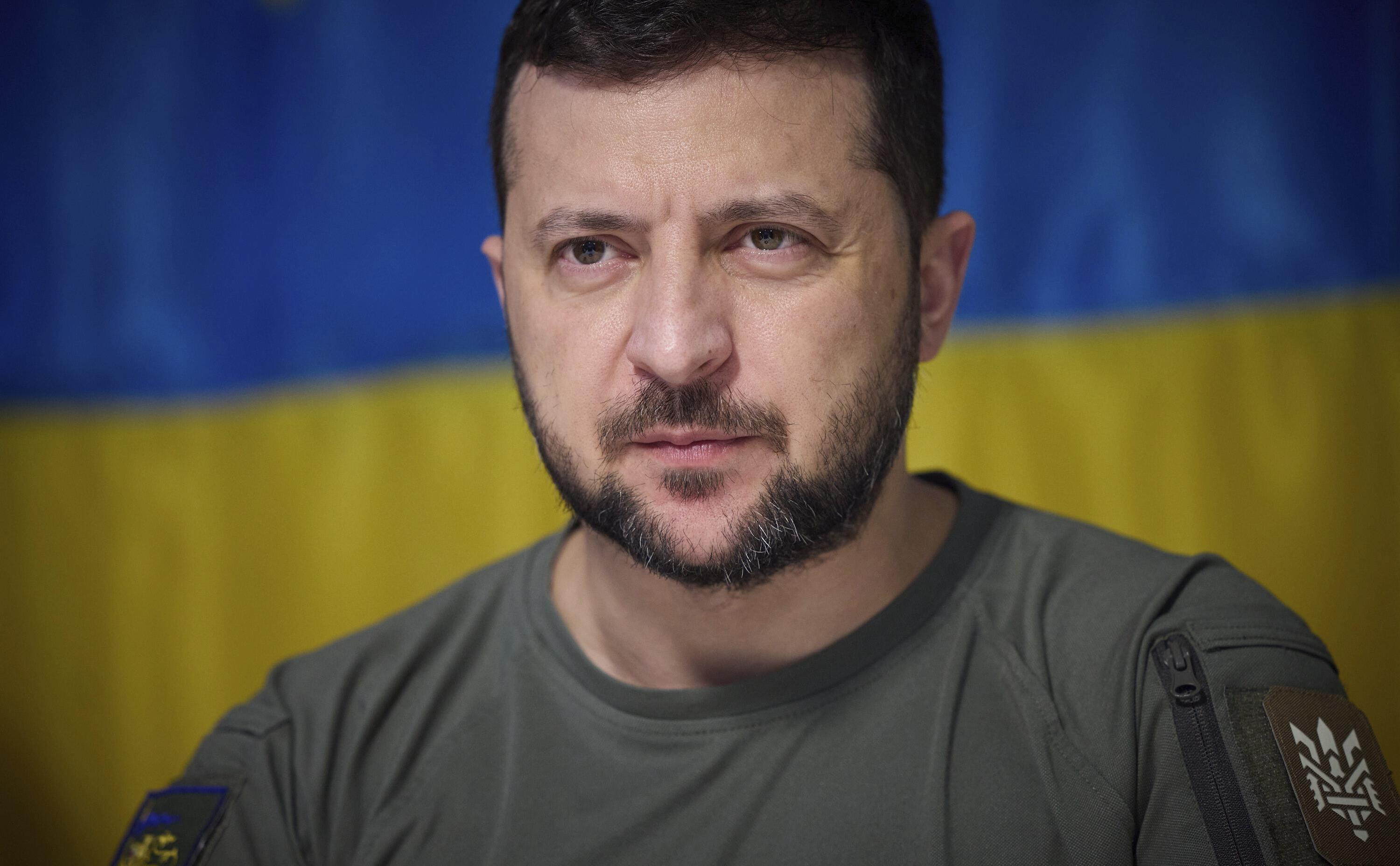 Зеленский заявил, что поговорил с Трасс и пригласил ее на Украину