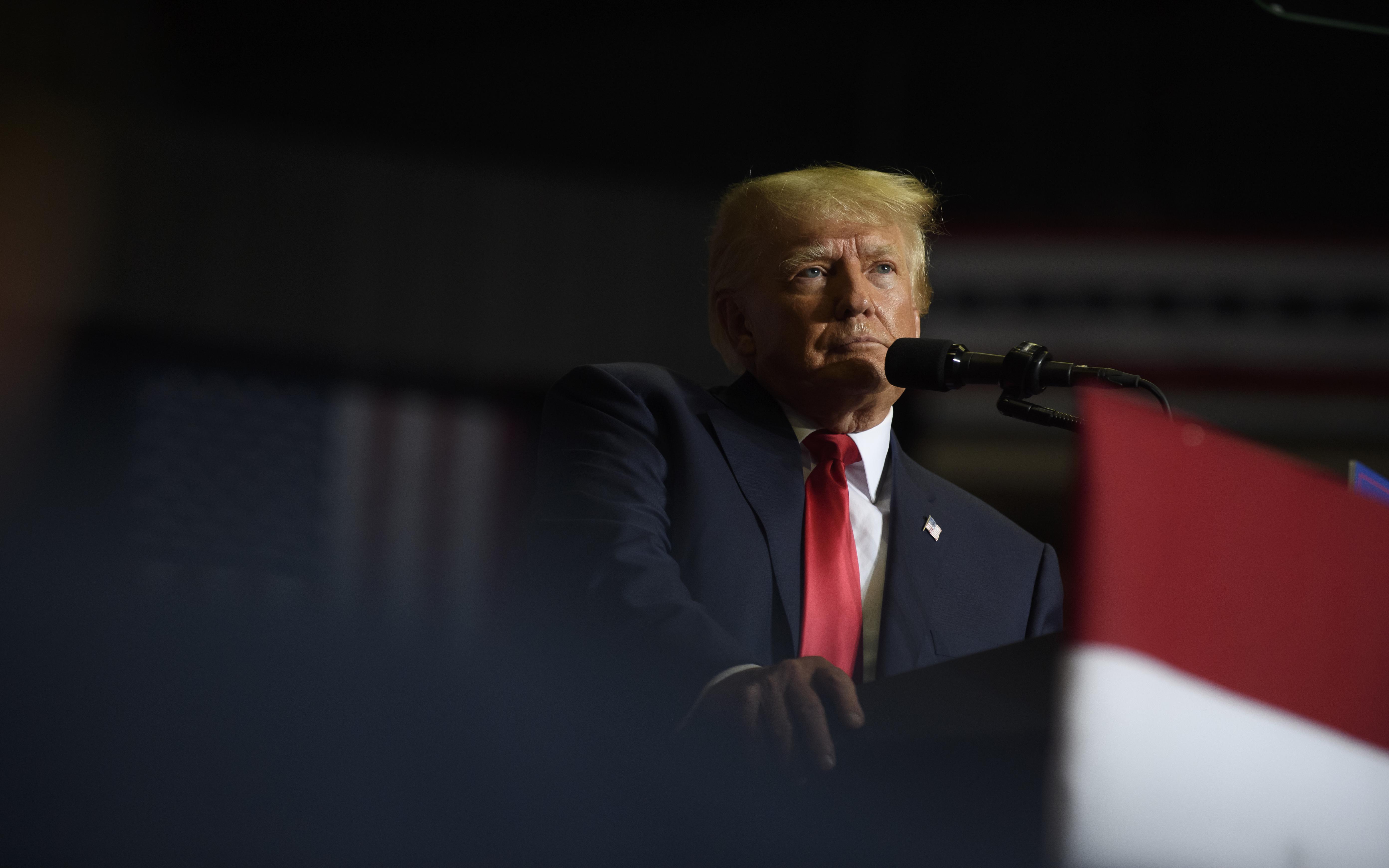  Трамп заявил о риске немцев &laquo;остаться без страны&raquo; и белом флаге Меркель 