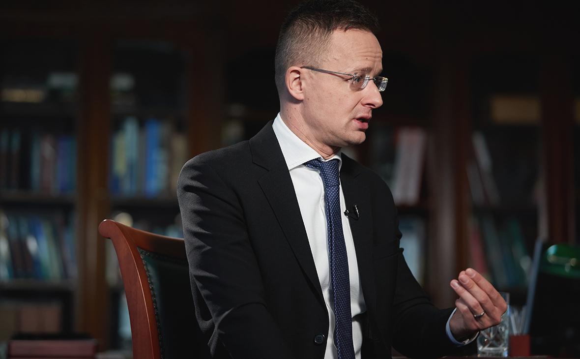 Глава МИД Венгрии пообещал продолжить выдавать шенгенские визы россиянам