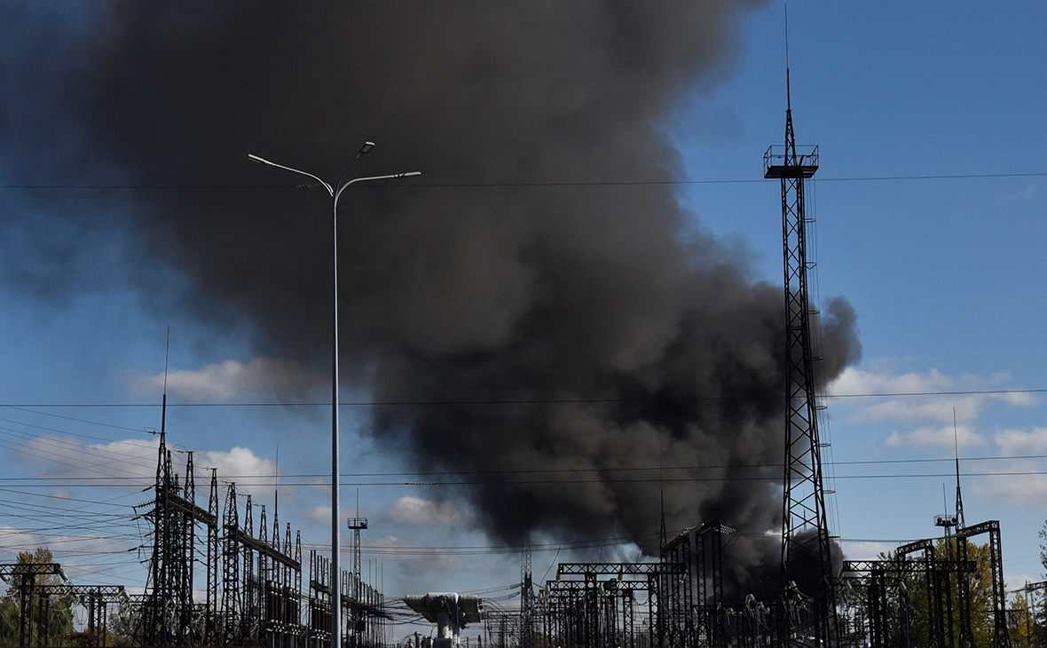  В Киеве и области ввели веерные отключения электричества 