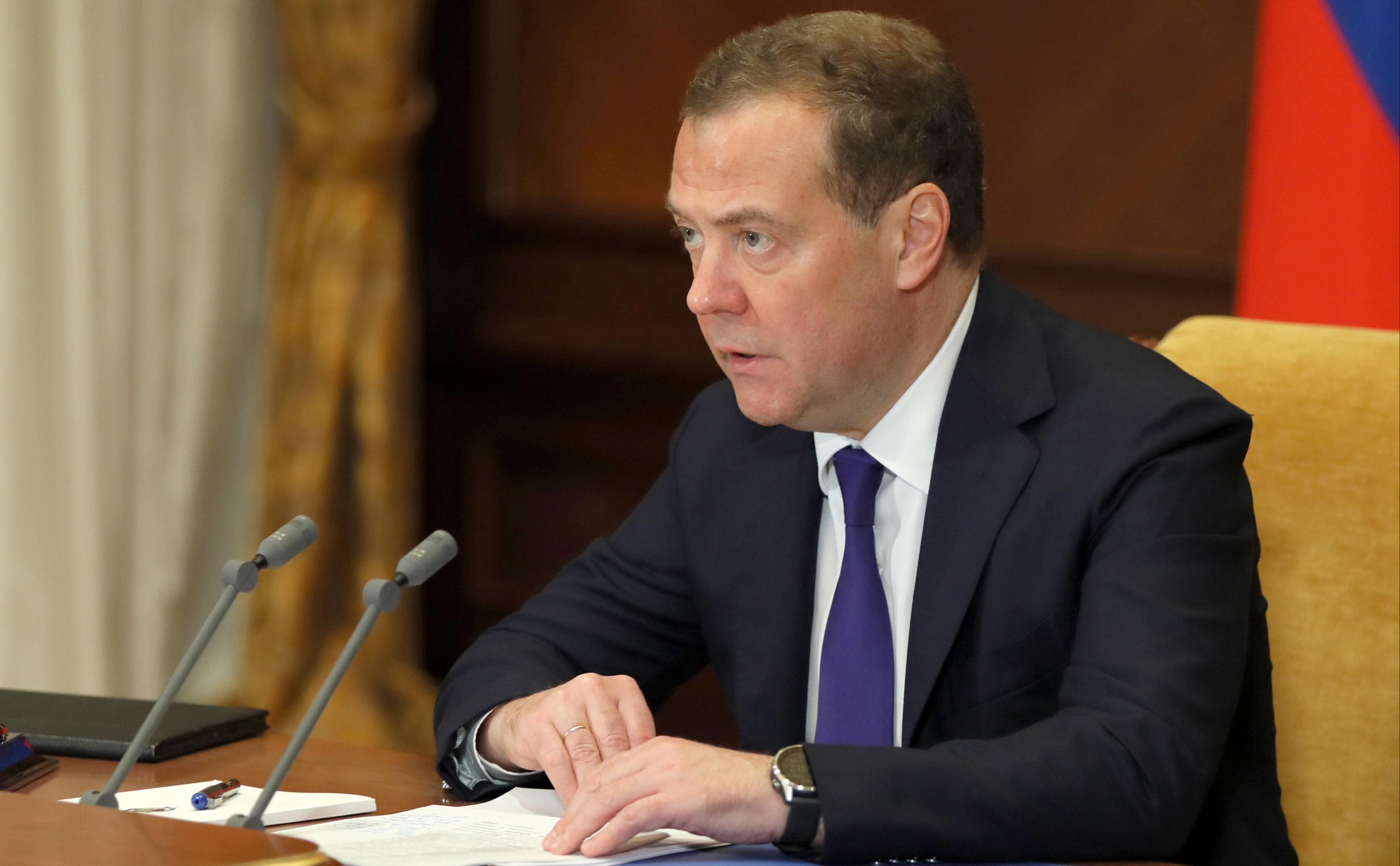 Медведев оценил посты Маска фразой «рано расшифровался Юстас»