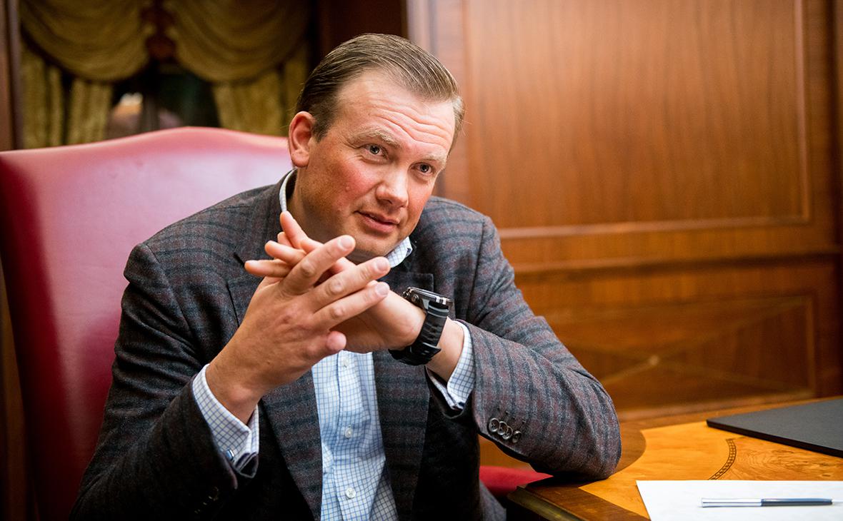Защита сына Якунина заявила, что он практически не имеет связи с Россией