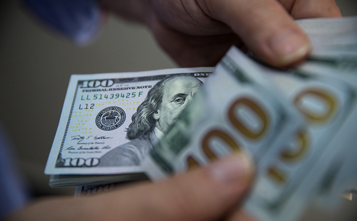  Путин дал ЦБ право выдавать разрешение на вывоз из страны более $10 тыс. 