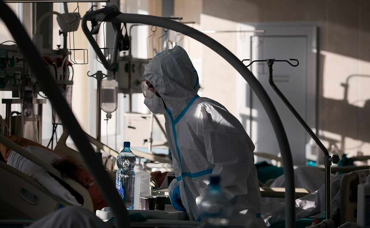 Число госпитализаций с COVID-19 в России выросло за сутки на 179%