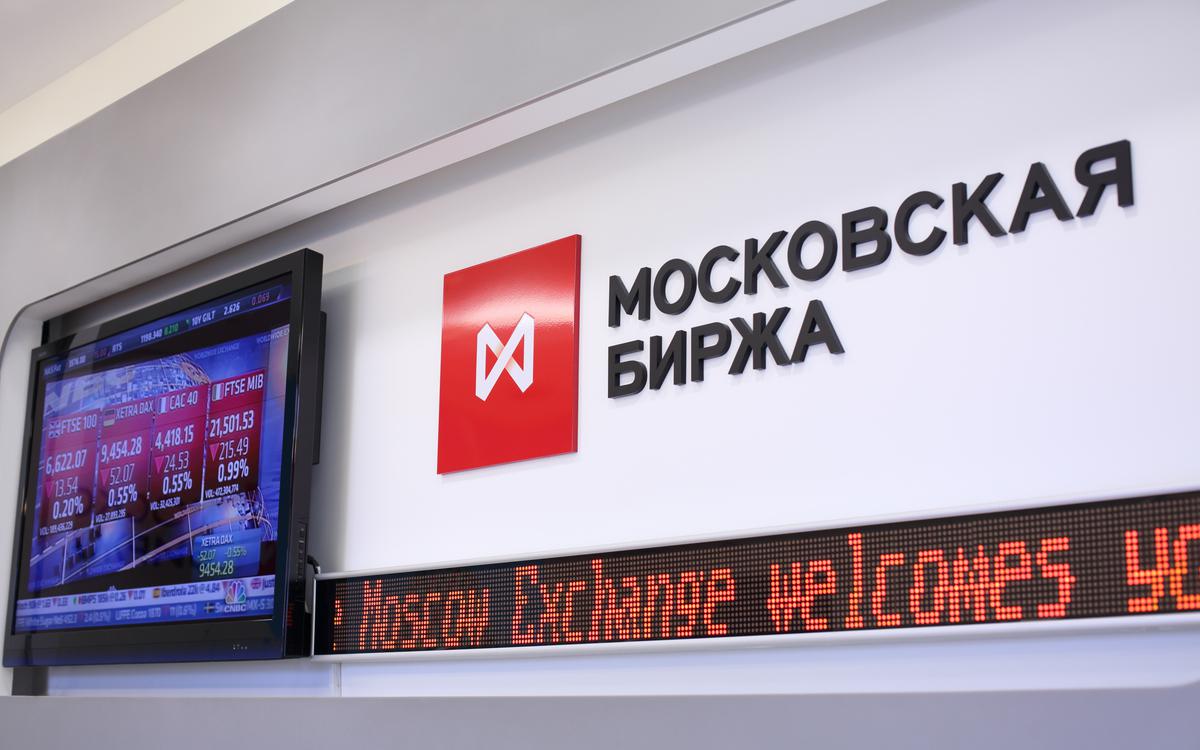 Российские брокеры начали смягчать условия для хранения валюты на счетах 