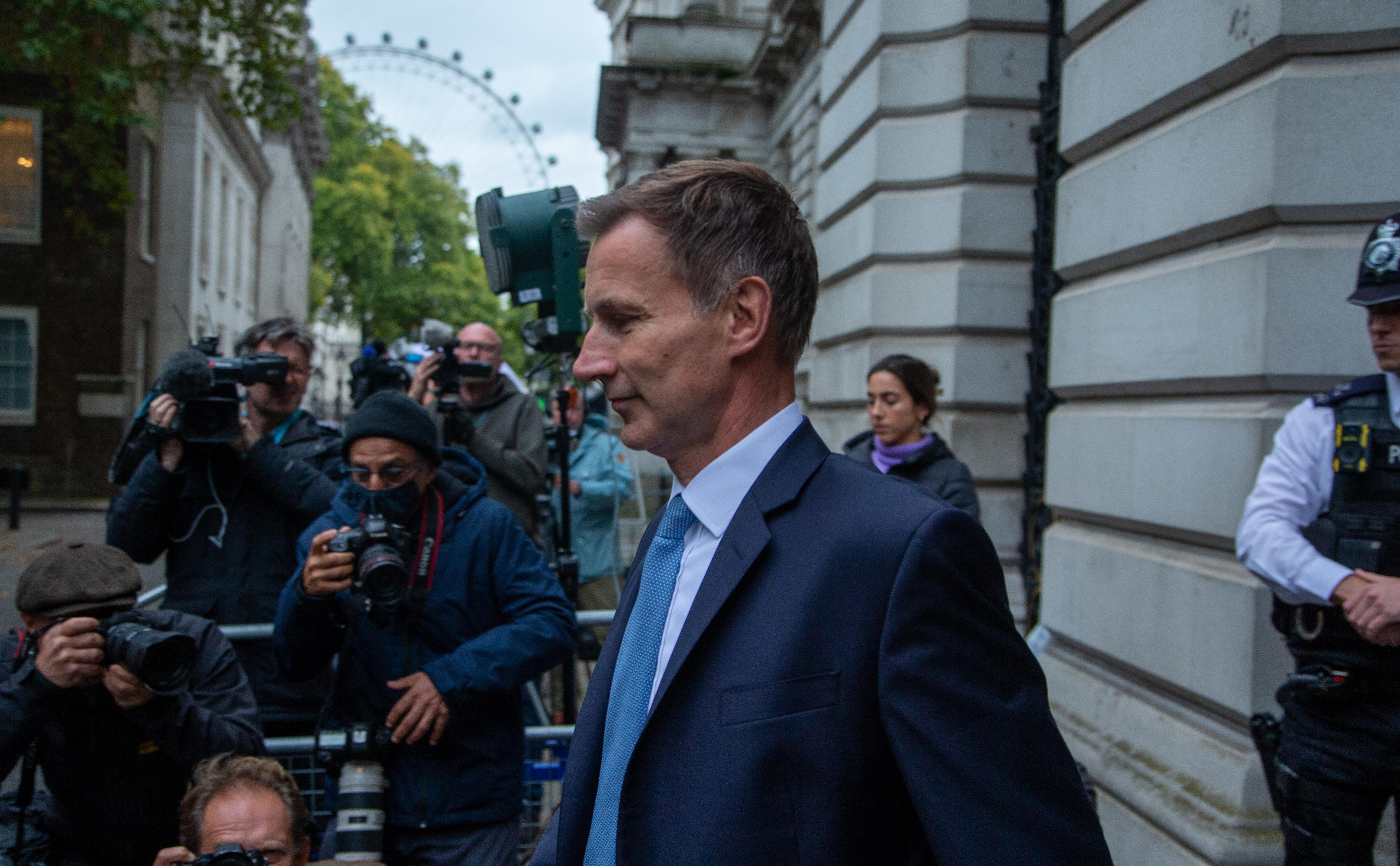  Telegraph узнал о плане британского минфина повысить налоги на &pound;20 млрд 