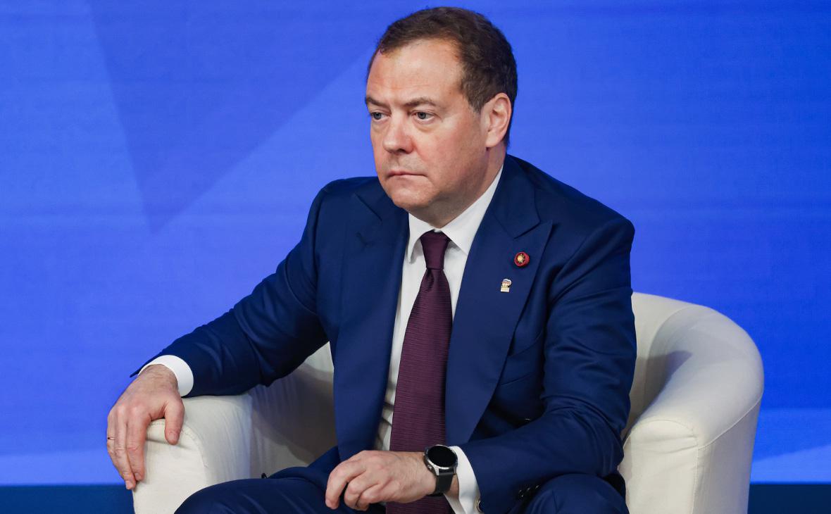  Медведев после слов экс-главы ЦРУ напомнил о силах ядерного сдерживания 