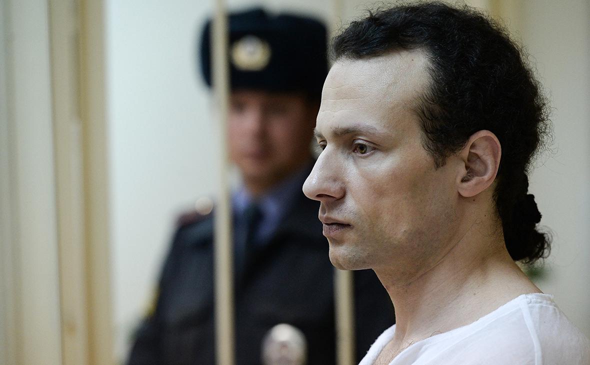 Экс-учителя Илью Фарбера приговорили к трем годам за поджог военкомата