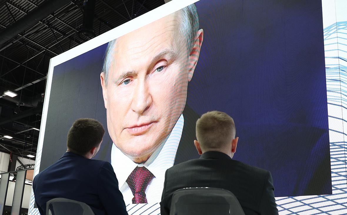 Путин заявил, что зарплаты в России должны расти быстрее цен