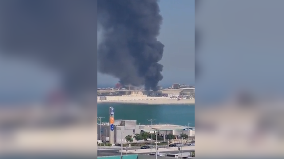  Крупный пожар вспыхнул рядом с фан-зоной ЧМ в Катаре. Видео 