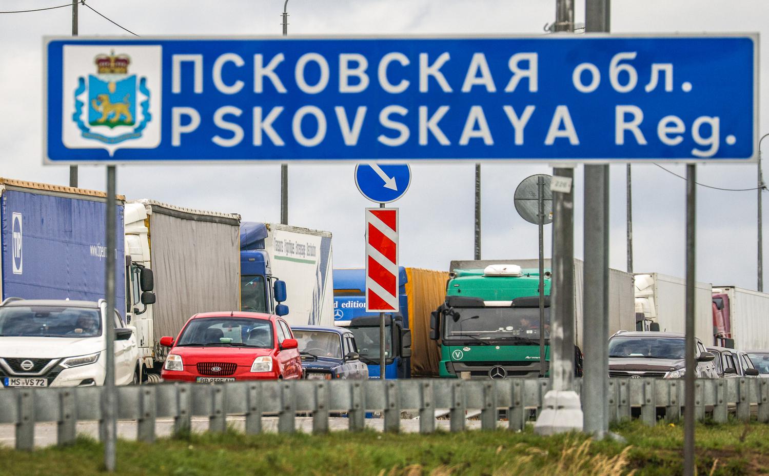 Псковский губернатор заявил о выдаче паспортов ЕС жителям региона